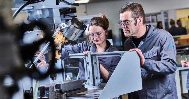 Manufacturing Technology Centre To Recruit 100 Apprentices Zenoot
